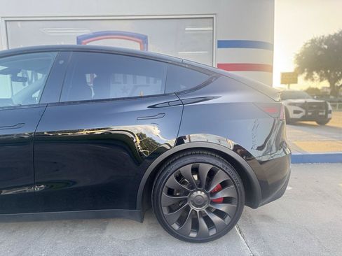 Used 2022 Tesla Model Y Performance AWD/4WD image 32