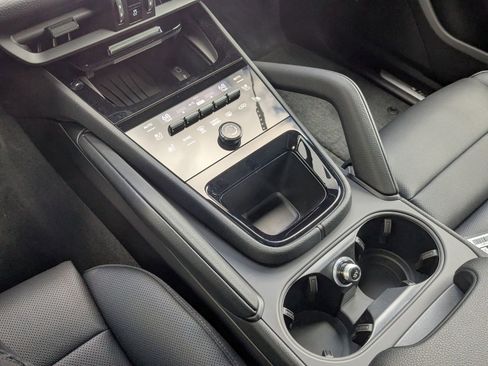 New 2026 Porsche Cayenne image 21