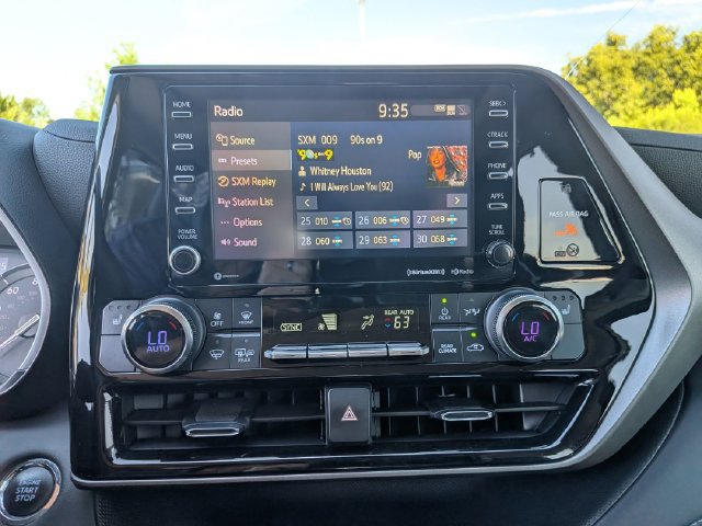 Used 2022 Toyota Highlander XLE FWD image 25