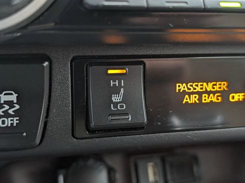 Used 2020 Toyota RAV4 Limited image 20