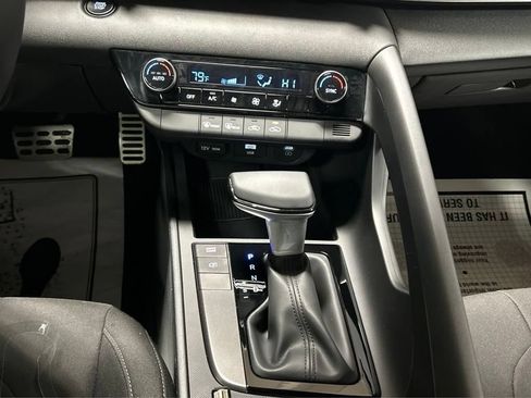 Certified 2025 Hyundai Elantra Sport FWD image 31