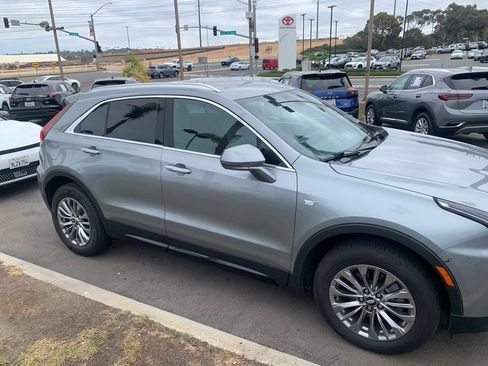 Used 2024 Cadillac XT4 Premium Luxury FWD image 5
