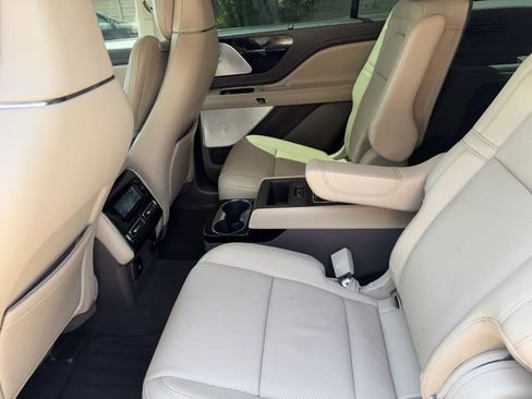 Used 2020 Lincoln Aviator Reserve w/ Equipment Group 201A RWD image 27