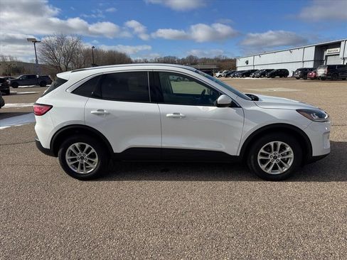 Used 2021 Ford Escape SE image 2