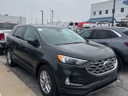 Used 2022 Ford Edge SEL w/ Convenience Package image 2