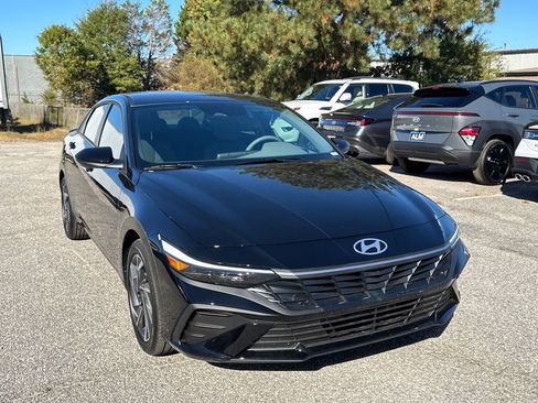New 2025 Hyundai Elantra SEL image 7