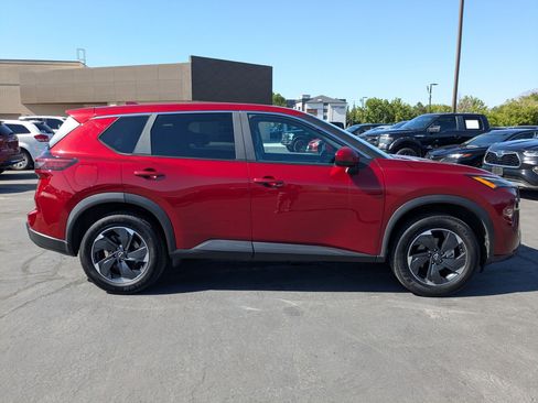 Used 2025 Nissan Rogue SV AWD/4WD image 2
