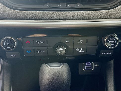 Certified 2025 Jeep Compass Sport image 19