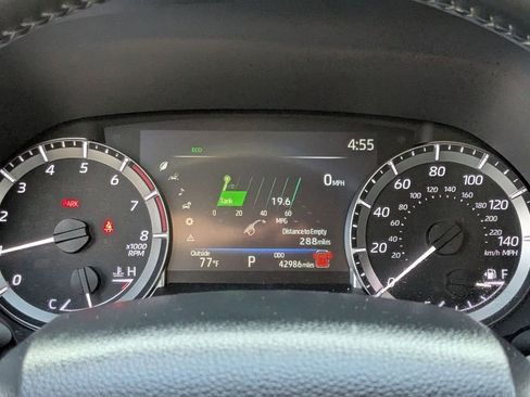 Used 2024 Toyota Highlander LE image 19