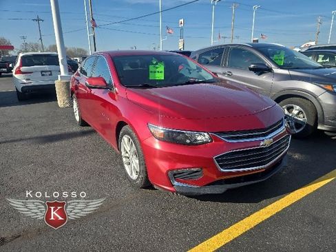 Used 2017 Chevrolet Malibu LT FWD image 1