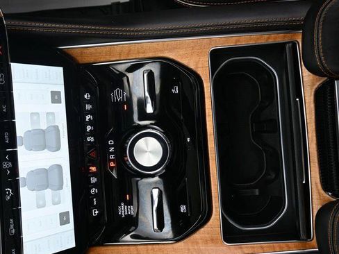 Used 2024 Jeep Grand Wagoneer Series III image 32