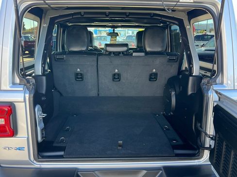 Used 2023 Jeep Wrangler Unlimited Sahara image 20