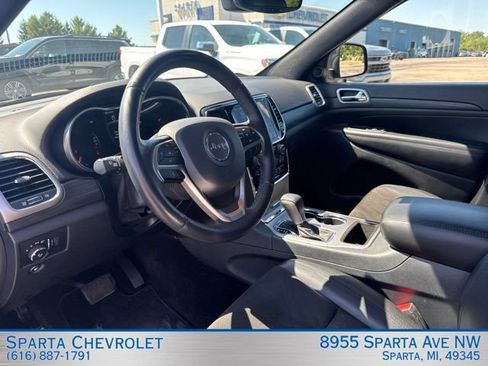Used 2019 Jeep Grand Cherokee Altitude AWD/4WD image 15