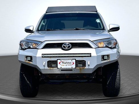 Used 2018 Toyota 4Runner SR5 AWD/4WD image 3