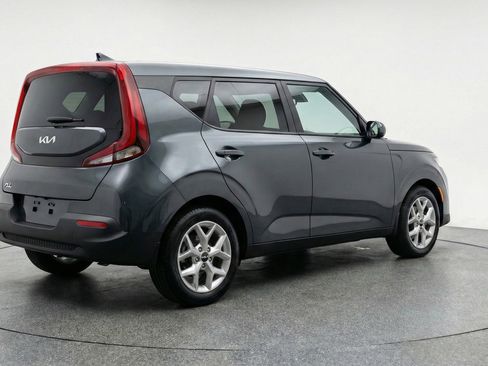 Used 2025 Kia Soul LX w/ LX Technology Package FWD image 9