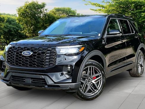 New 2026 Ford Explorer ST-Line w/ ST-Line Street Pack AWD/4WD image 2