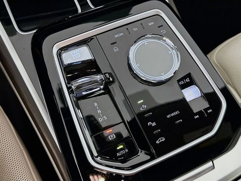 Certified 2023 BMW 760i xDrive w/ Parking Assistance Package image 17