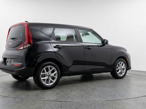 Used 2025 Kia Soul LX w/ LX Technology Package FWD image 9