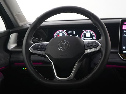 Used 2026 Volkswagen Tiguan SE AWD/4WD image 17