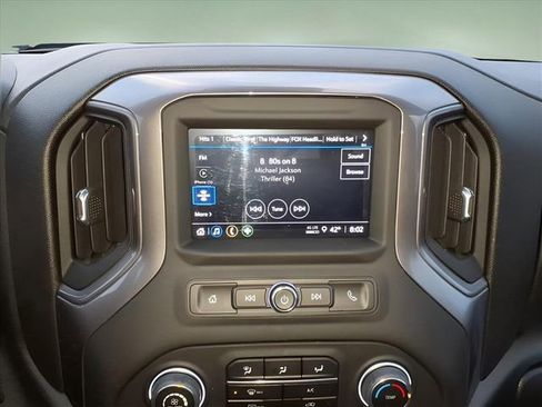 Used 2024 Chevrolet Silverado 2500 Custom w/ Custom Value Package image 21