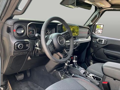 Used 2025 Jeep Wrangler Rubicon w/ Safety Group AWD/4WD image 18