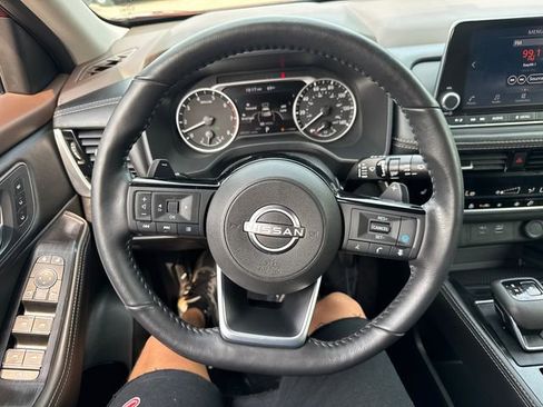 Used 2023 Nissan Rogue SL image 31