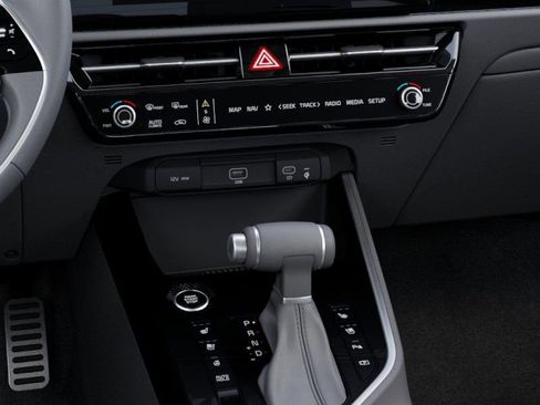 New 2025 Kia Niro SX Touring image 23
