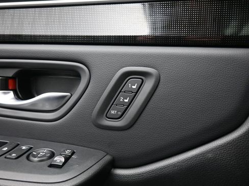 Certified 2025 Honda Pilot Black Edition image 32