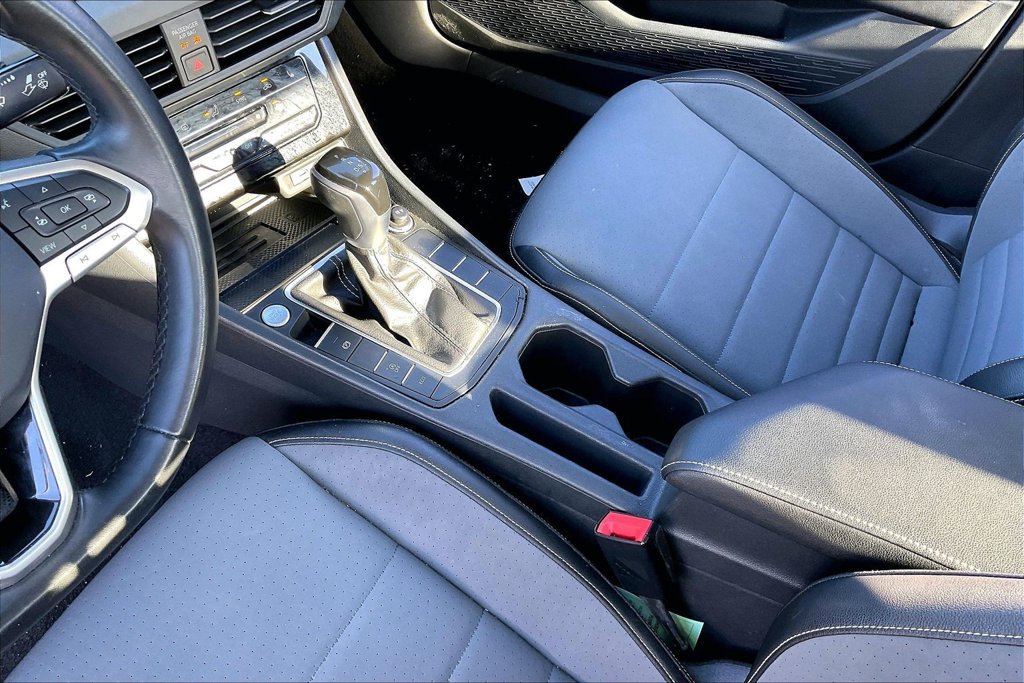 Used 2025 Volkswagen Jetta SE FWD image 17