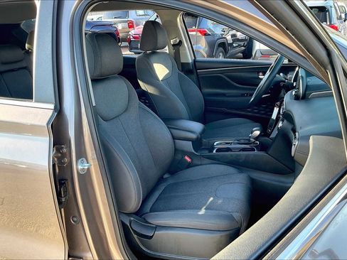 Used 2019 Hyundai Santa Fe SE image 8