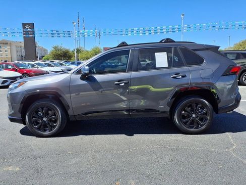 Used 2024 Toyota RAV4 SE image 2