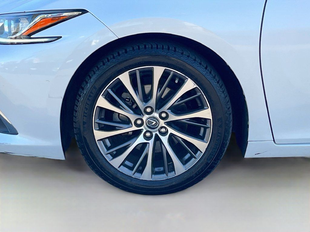 Used 2019 Lexus ES 300h w/ Premium Package FWD image 32