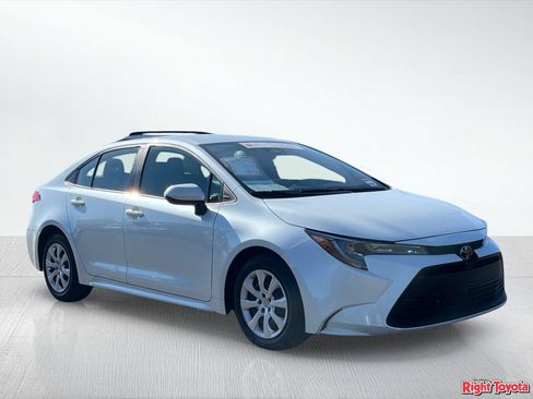 Certified 2025 Toyota Corolla LE FWD image 9