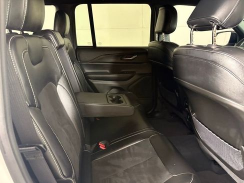 Used 2023 Jeep Grand Cherokee Altitude image 16