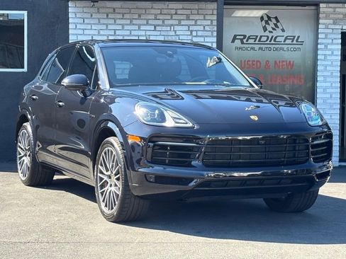 Used 2019 Porsche Cayenne E-Hybrid AWD/4WD image 1