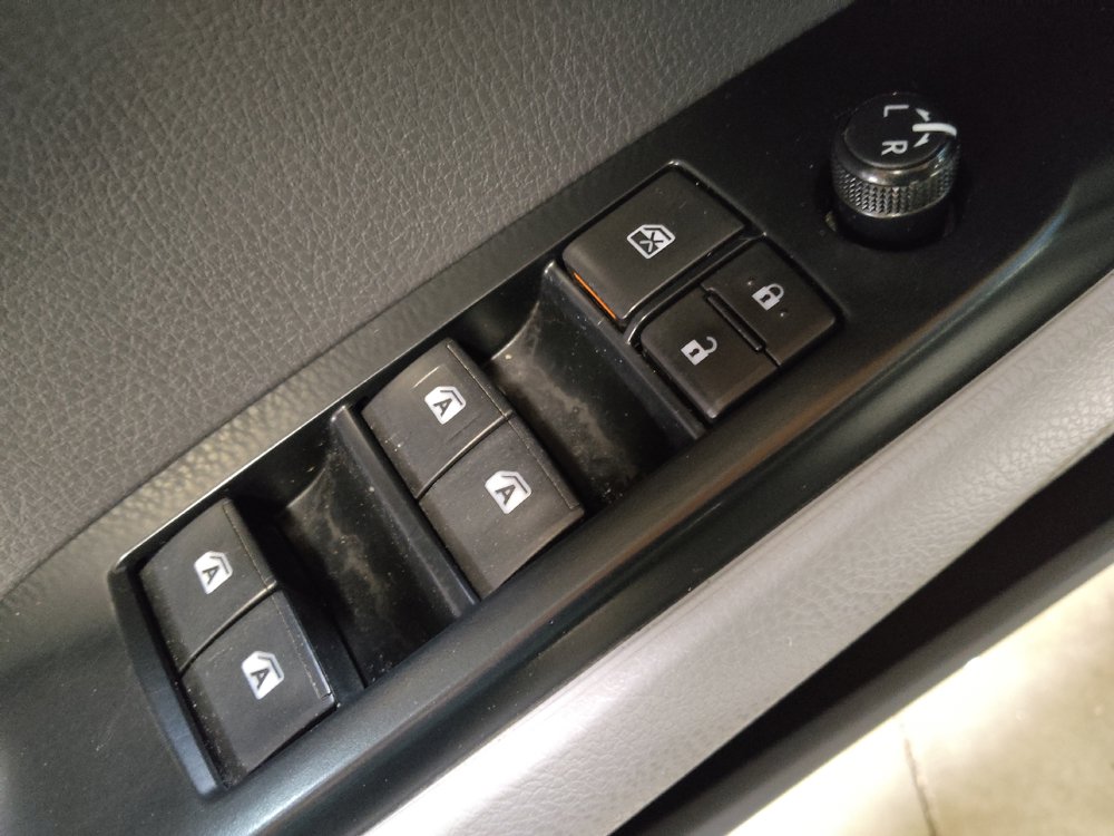 Used 2020 Toyota Camry LE w/ Convenience Package FWD image 27