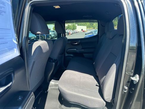 Used 2018 Toyota Tacoma TRD Off-Road AWD/4WD image 14