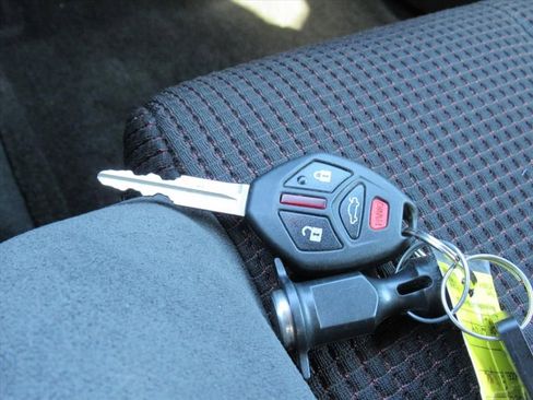 Used 2009 Mitsubishi Eclipse GS image 23