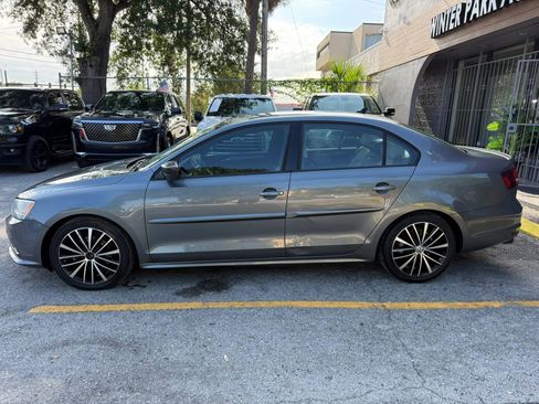 Used 2016 Volkswagen Jetta Sport FWD image 4