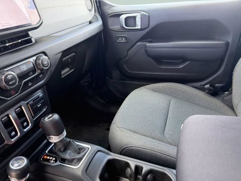 Used 2025 Jeep Wrangler Sport AWD/4WD image 16