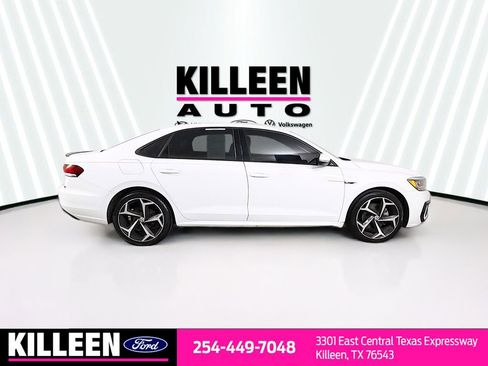 Used 2022 Volkswagen Passat 2.0T R-Line image 9