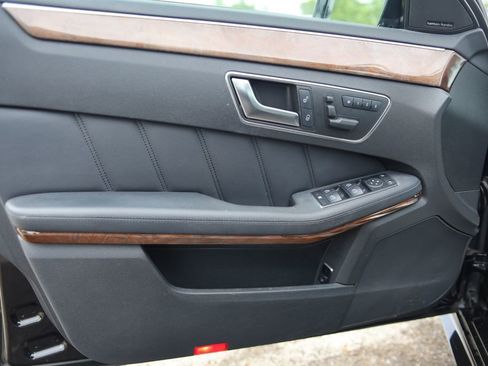 Used 2013 Mercedes-Benz E 350 4MATIC Sedan image 11