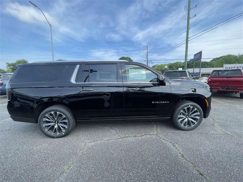 New 2025 Chevrolet Suburban High Country image 2