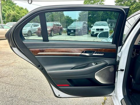 Used 2019 Genesis G90 5.0 Ultimate RWD image 12
