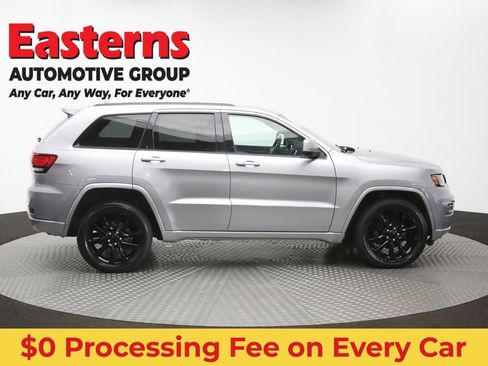 Used 2017 Jeep Grand Cherokee Laredo AWD/4WD image 44