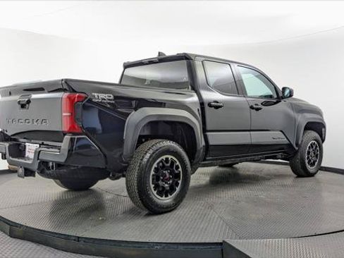 Used 2025 Toyota Tacoma TRD Off-Road AWD/4WD image 8