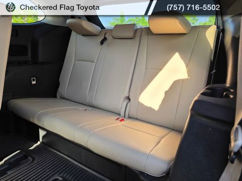 Used 2022 Toyota Highlander XLE AWD/4WD image 21