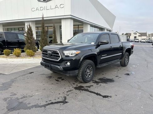 Used 2018 Toyota Tacoma SR5 image 2