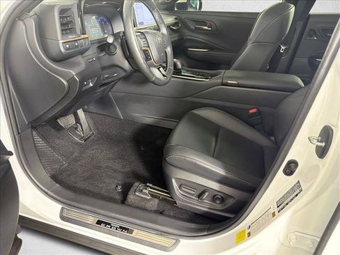 Used 2024 Toyota Crown Platinum AWD/4WD image 10