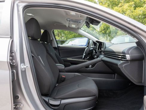 Used 2023 Hyundai Elantra SE FWD image 28